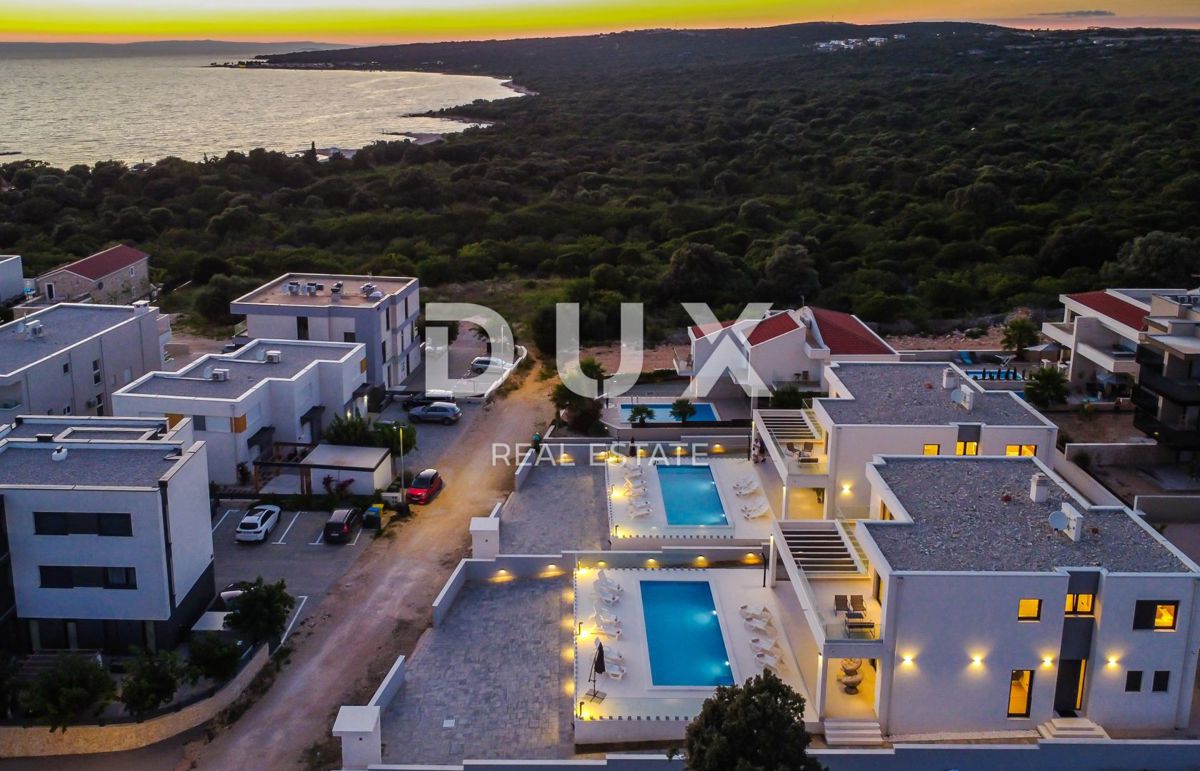 ISOLA DI PAG, NOVALJA - Villa di lusso con piscina in posizione prestigiosa