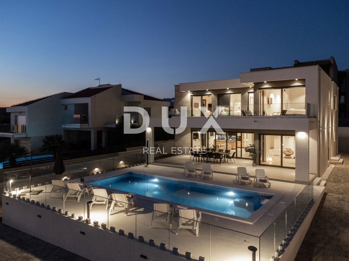 ISOLA DI PAG, NOVALJA - Villa di lusso con piscina in posizione prestigiosa