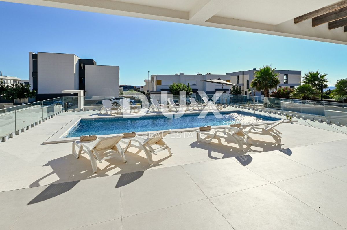 ISOLA DI PAG, NOVALJA - Villa di lusso con piscina in posizione prestigiosa