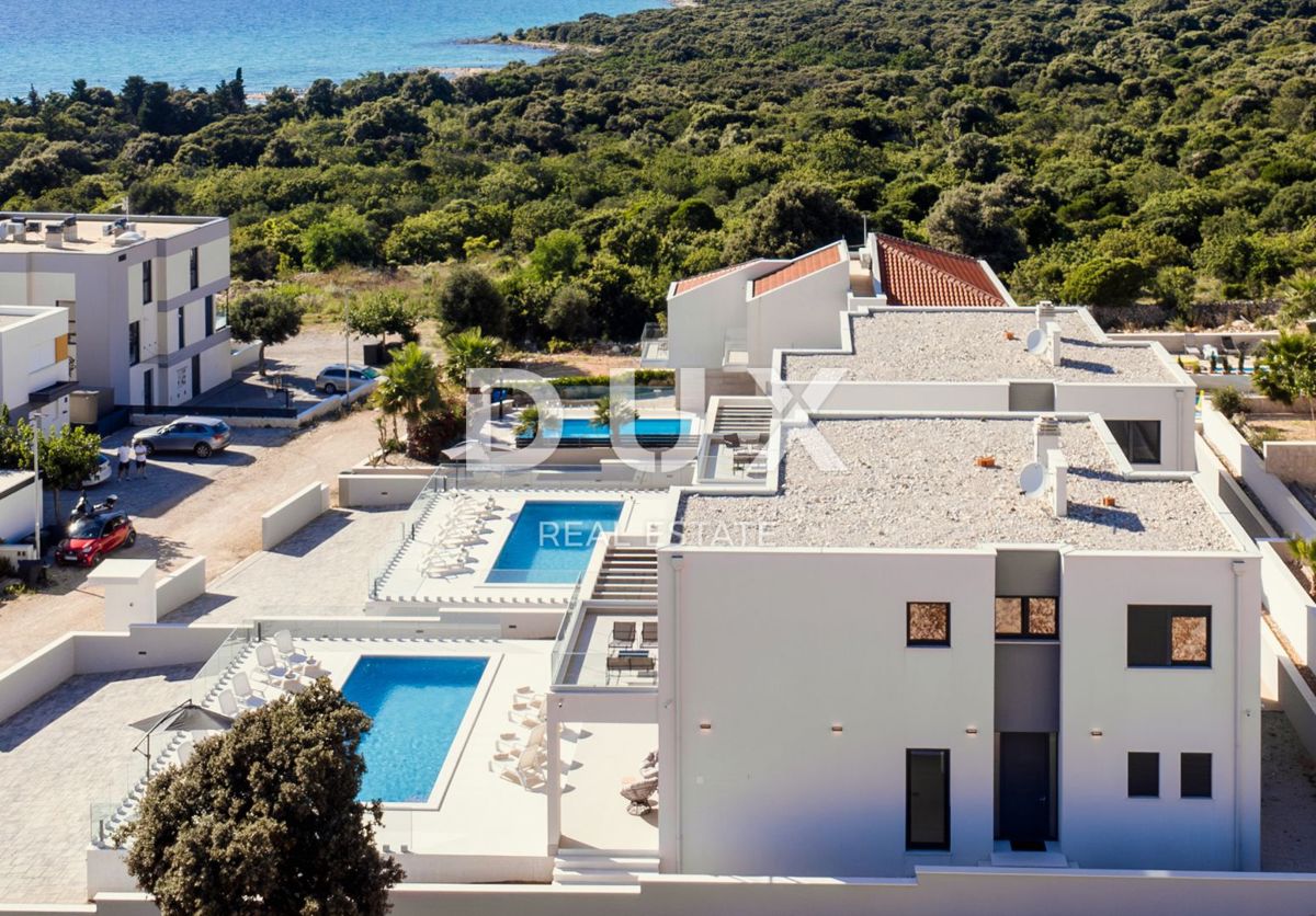 ISOLA DI PAG, NOVALJA - Villa di lusso con piscina in posizione prestigiosa
