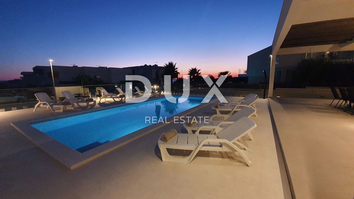 ISOLA DI PAG, NOVALJA - Villa di lusso con piscina in posizione prestigiosa