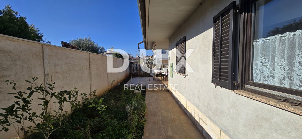 ISTRIA, UMAGO - Casa in pietra ristrutturata con 4 unità, a soli 200 m dal mare!