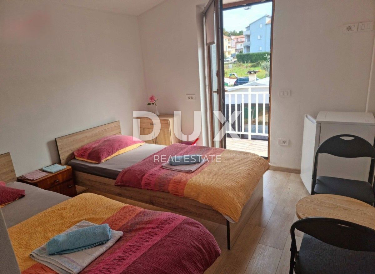ISTRIA, UMAGO - Casa in pietra ristrutturata con 4 unità, a soli 200 m dal mare!