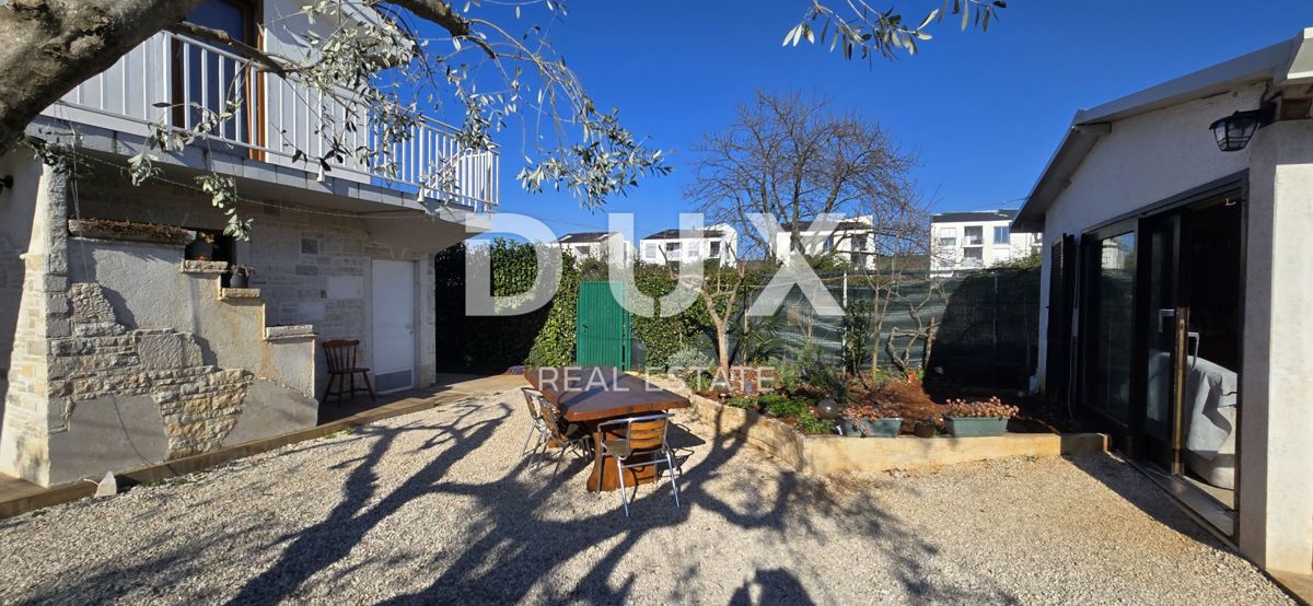 ISTRIA, UMAGO - Casa in pietra ristrutturata con 4 unità, a soli 200 m dal mare!