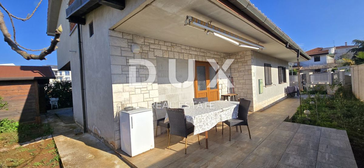 ISTRIA, UMAGO - Casa in pietra ristrutturata con 4 unità, a soli 200 m dal mare!