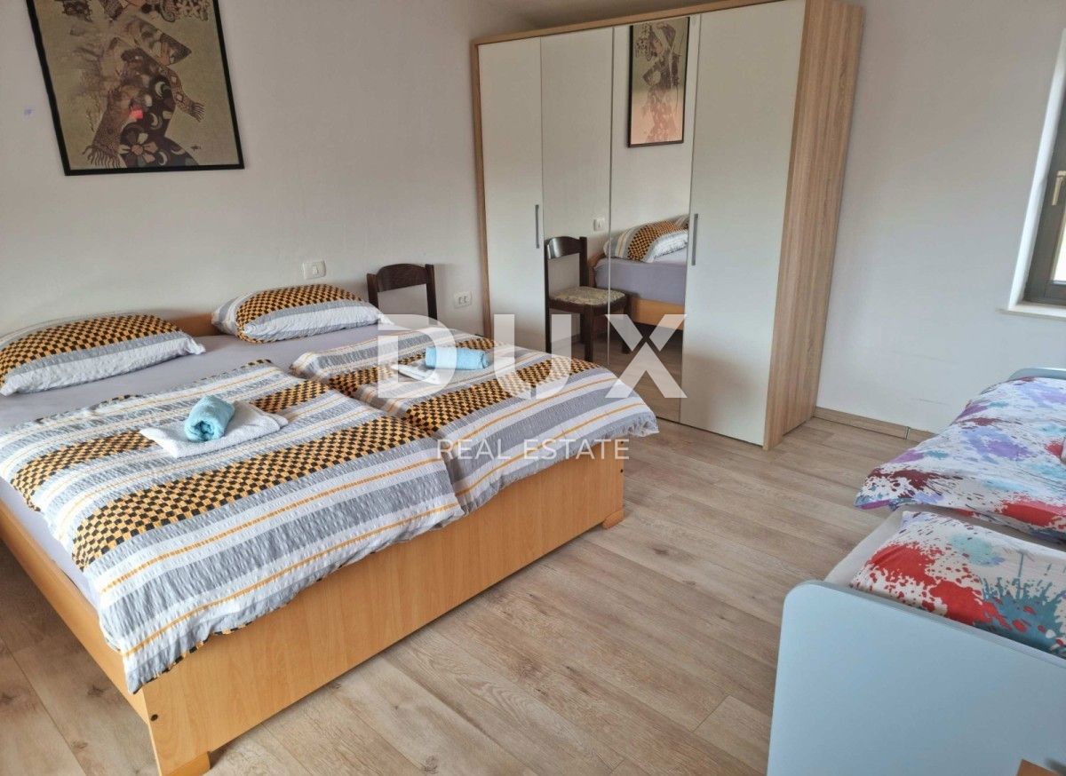 ISTRIA, UMAGO - Casa in pietra ristrutturata con 4 unità, a soli 200 m dal mare!