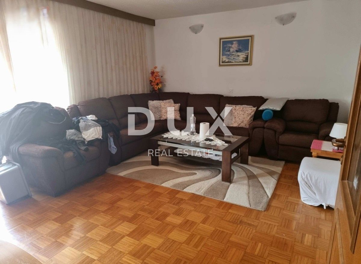 ISTRIA, UMAGO - Casa in pietra ristrutturata con 4 unità, a soli 200 m dal mare!