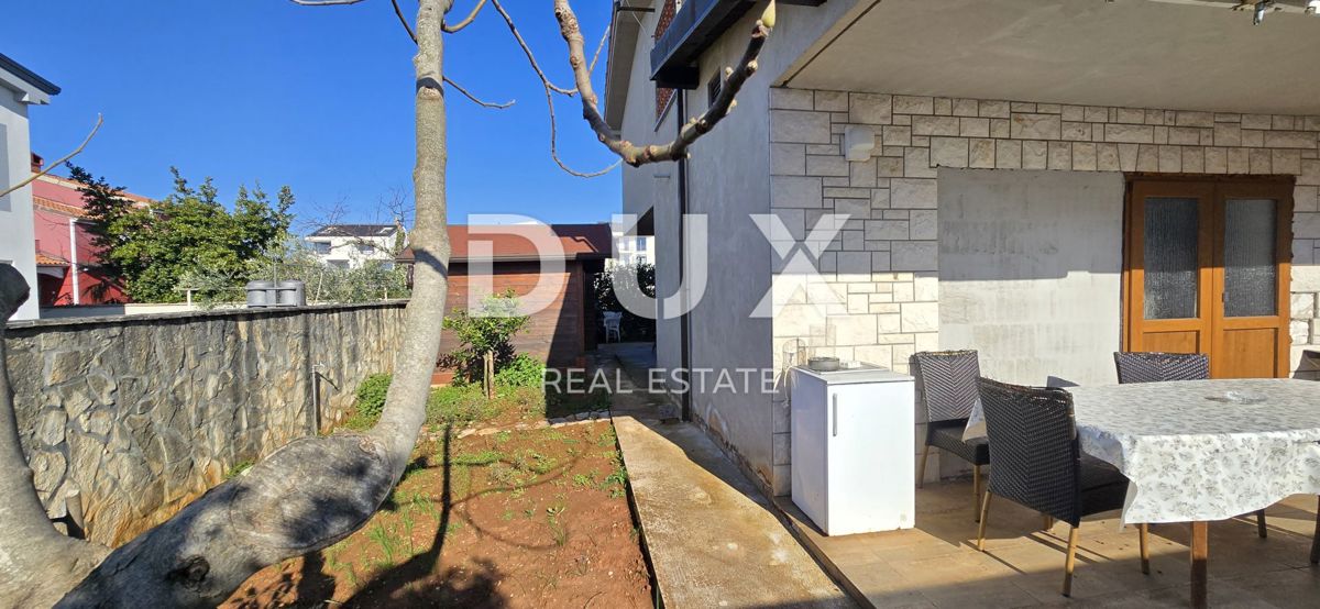 ISTRIA, UMAGO - Casa in pietra ristrutturata con 4 unità, a soli 200 m dal mare!