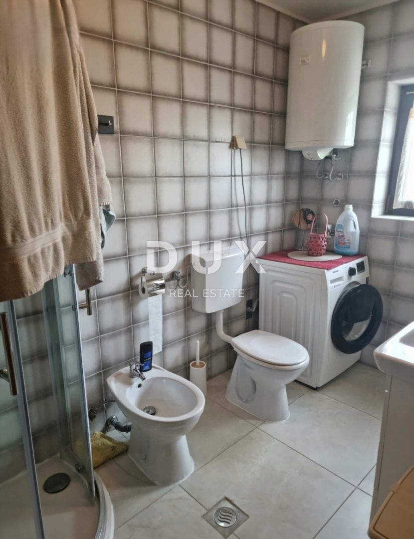 ISTRIA, UMAGO - Casa in pietra ristrutturata con 4 unità, a soli 200 m dal mare!