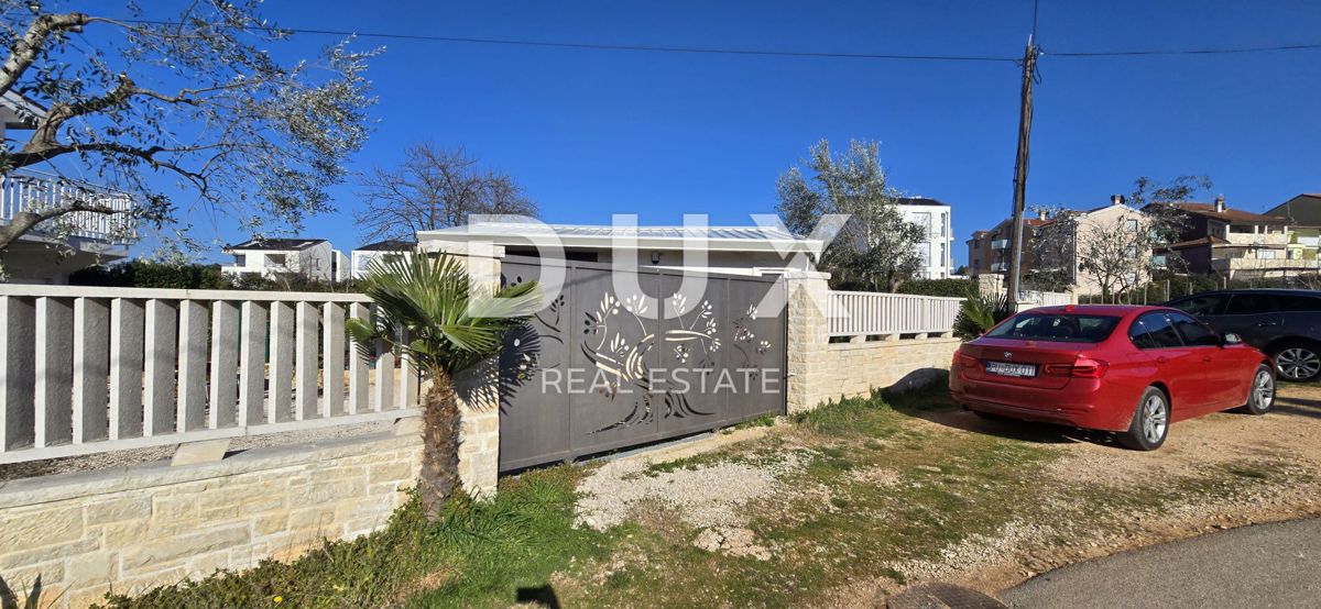 ISTRIA, UMAGO - Casa in pietra ristrutturata con 4 unità, a soli 200 m dal mare!