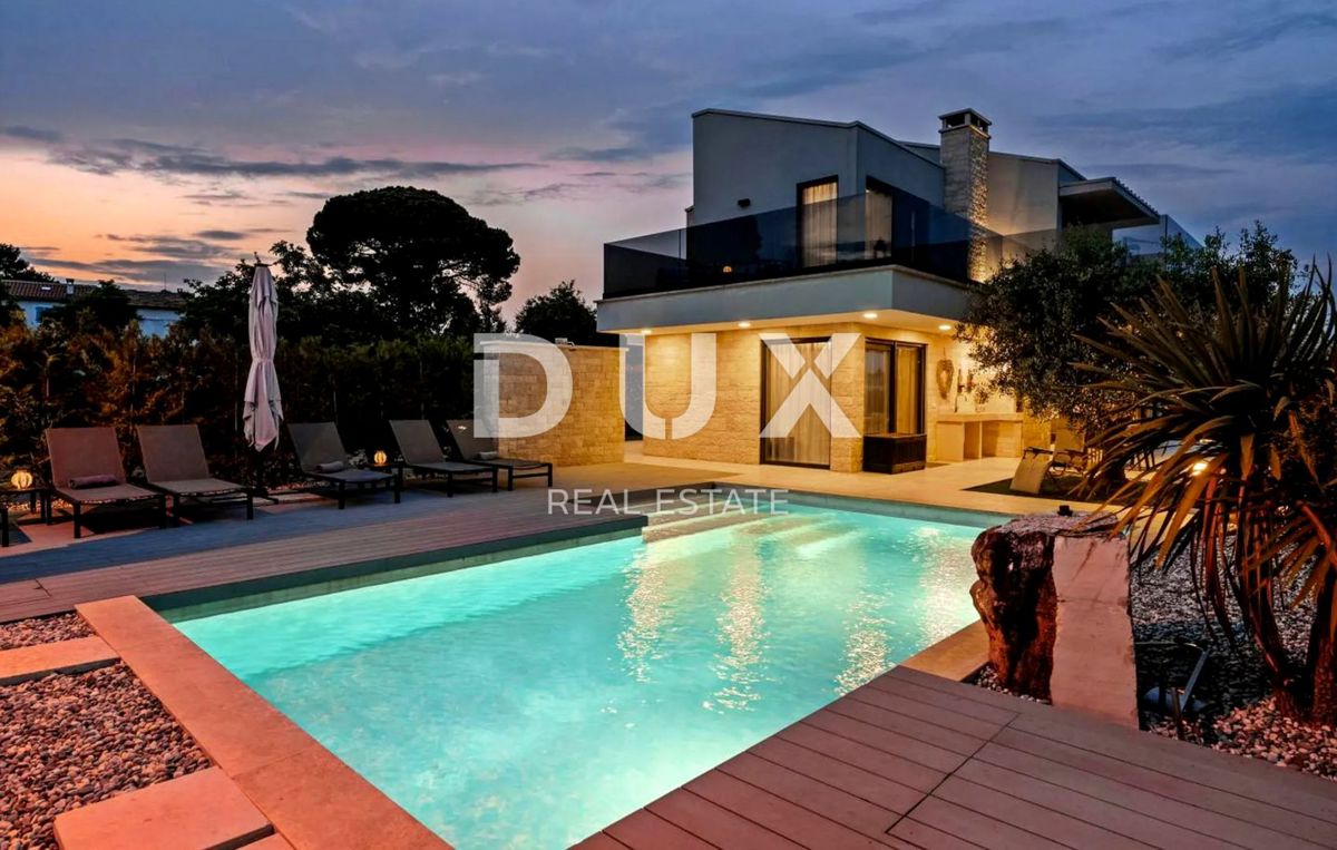 ISTRIA, PARENZO - Casa attraente con piscina