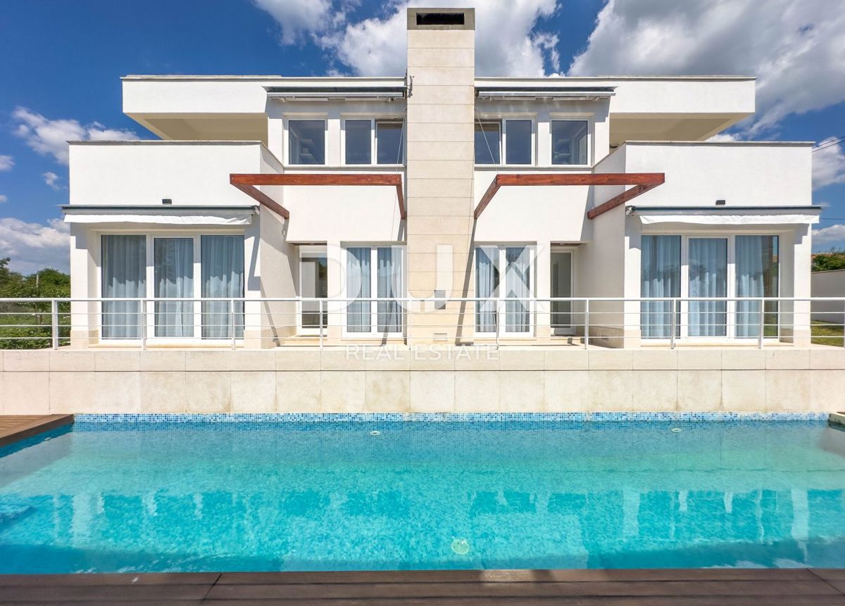 ISTRIA, PARENZO - Esclusiva villa di design per famiglie con oasi benessere e piscina riscaldata