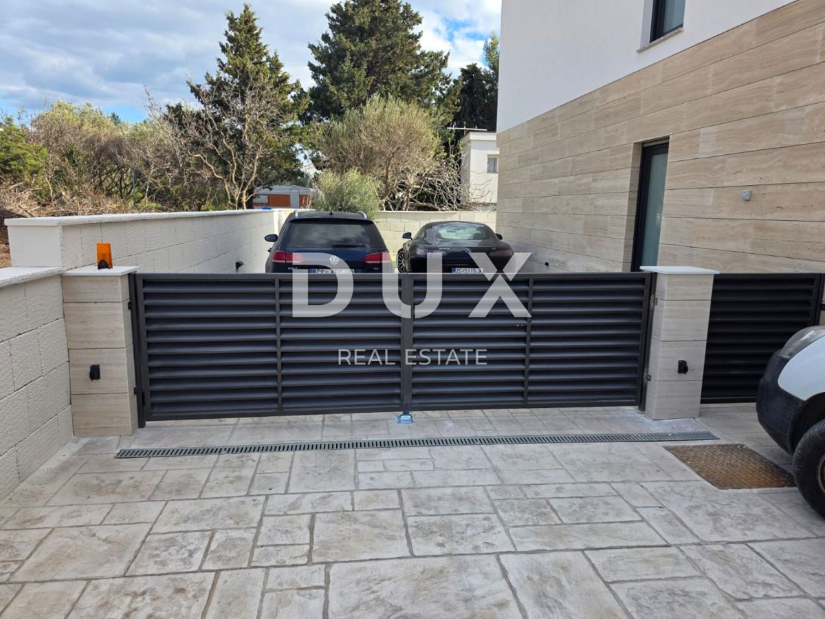 ISOLA DI PAG, STARA NOVALJA - casa di lusso con piscina in ottima posizione, nuova costruzione