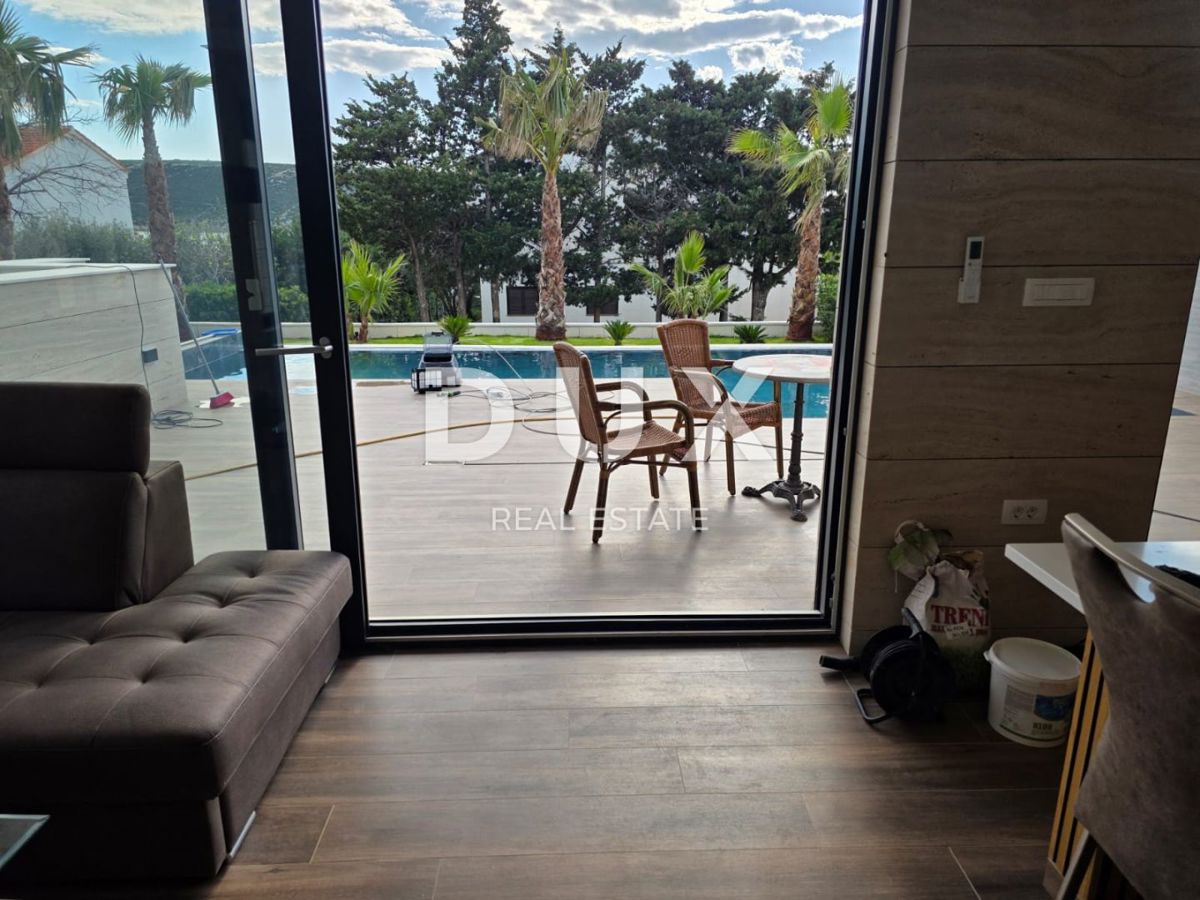 ISOLA DI PAG, STARA NOVALJA - casa di lusso con piscina in ottima posizione, nuova costruzione