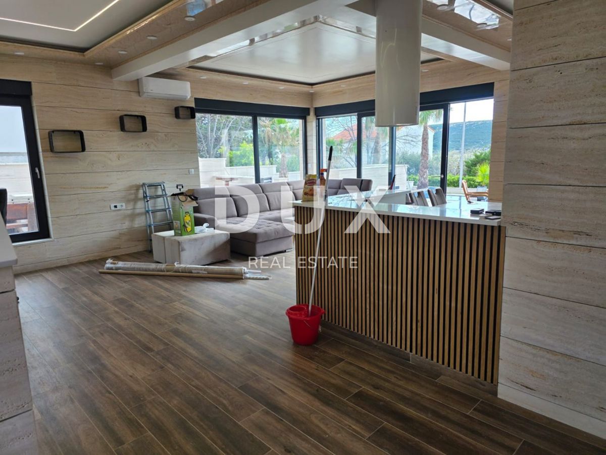 ISOLA DI PAG, STARA NOVALJA - casa di lusso con piscina in ottima posizione, nuova costruzione