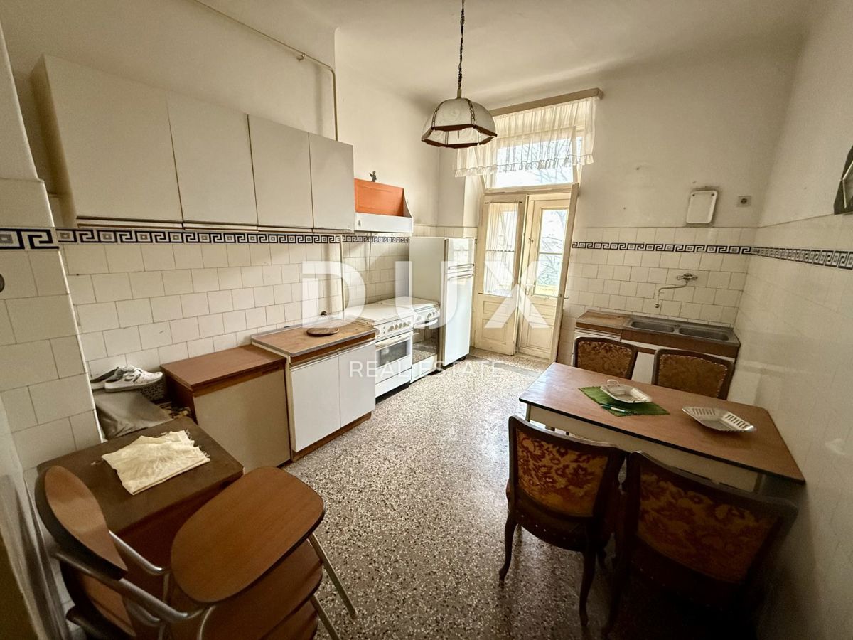 RIJEKA, CENTRO - Opportunità di investimento! Appartamento con 4 camere da letto, 119 m2, posizione!