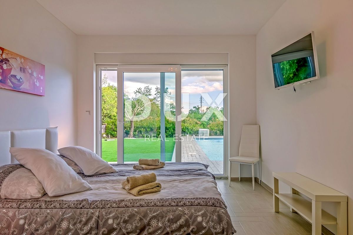 ISTRIA, SVETVINČENAT - Casa con piscina