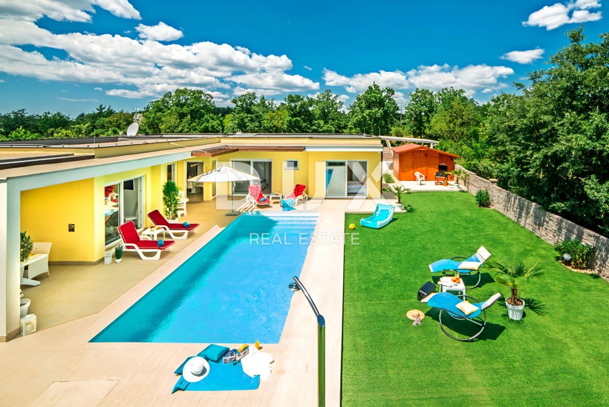 ISTRIA, SVETVINČENAT - Casa con piscina