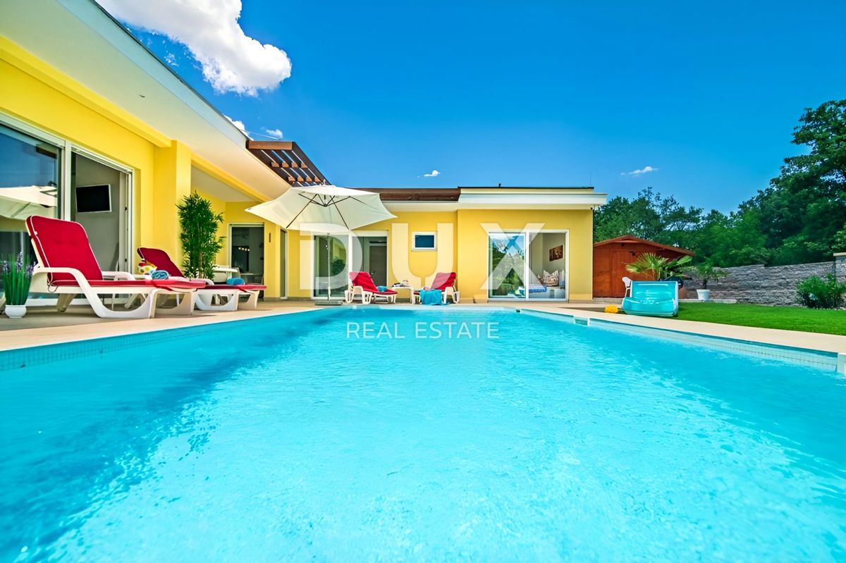 ISTRIA, SVETVINČENAT - Casa con piscina
