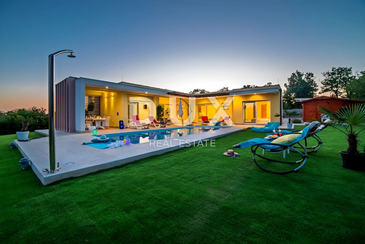 ISTRIA, SVETVINČENAT - Casa con piscina