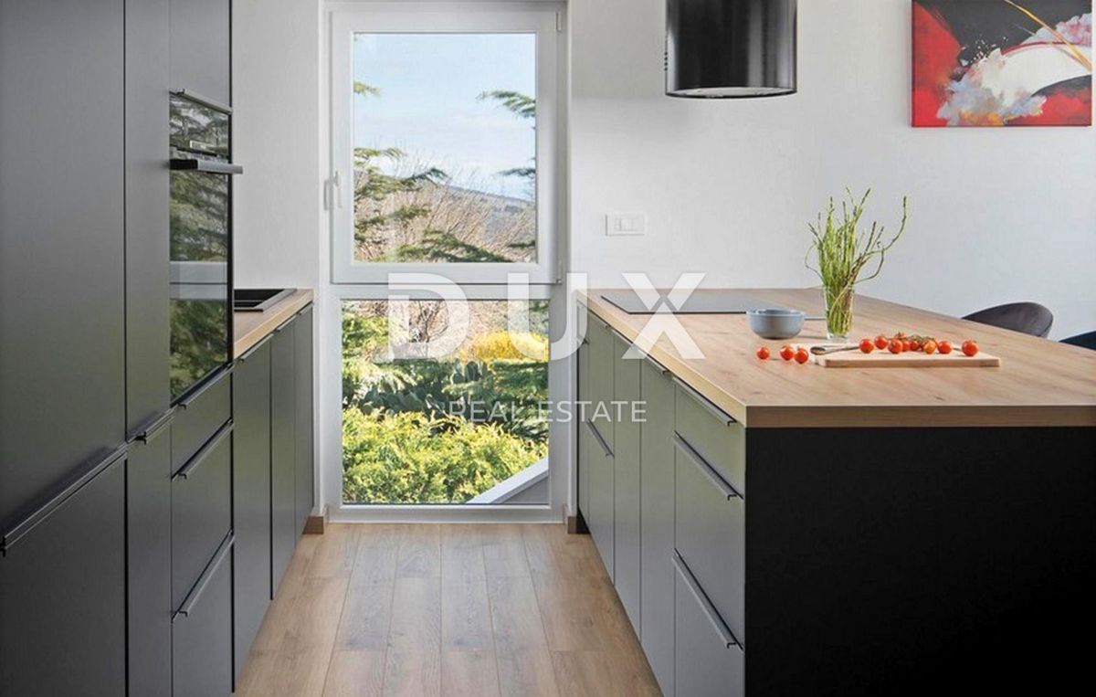 ISTRIA, RABAC - Casa con piscina e vista mare