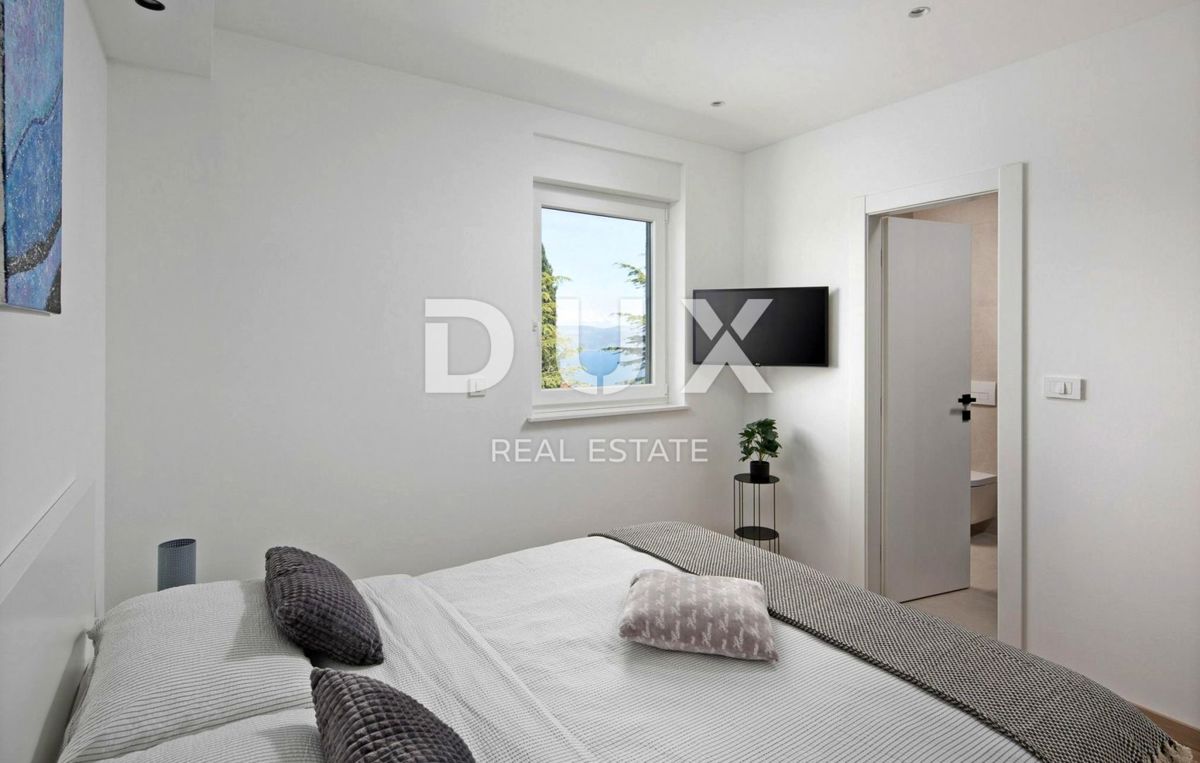 ISTRIA, RABAC - Casa con piscina e vista mare