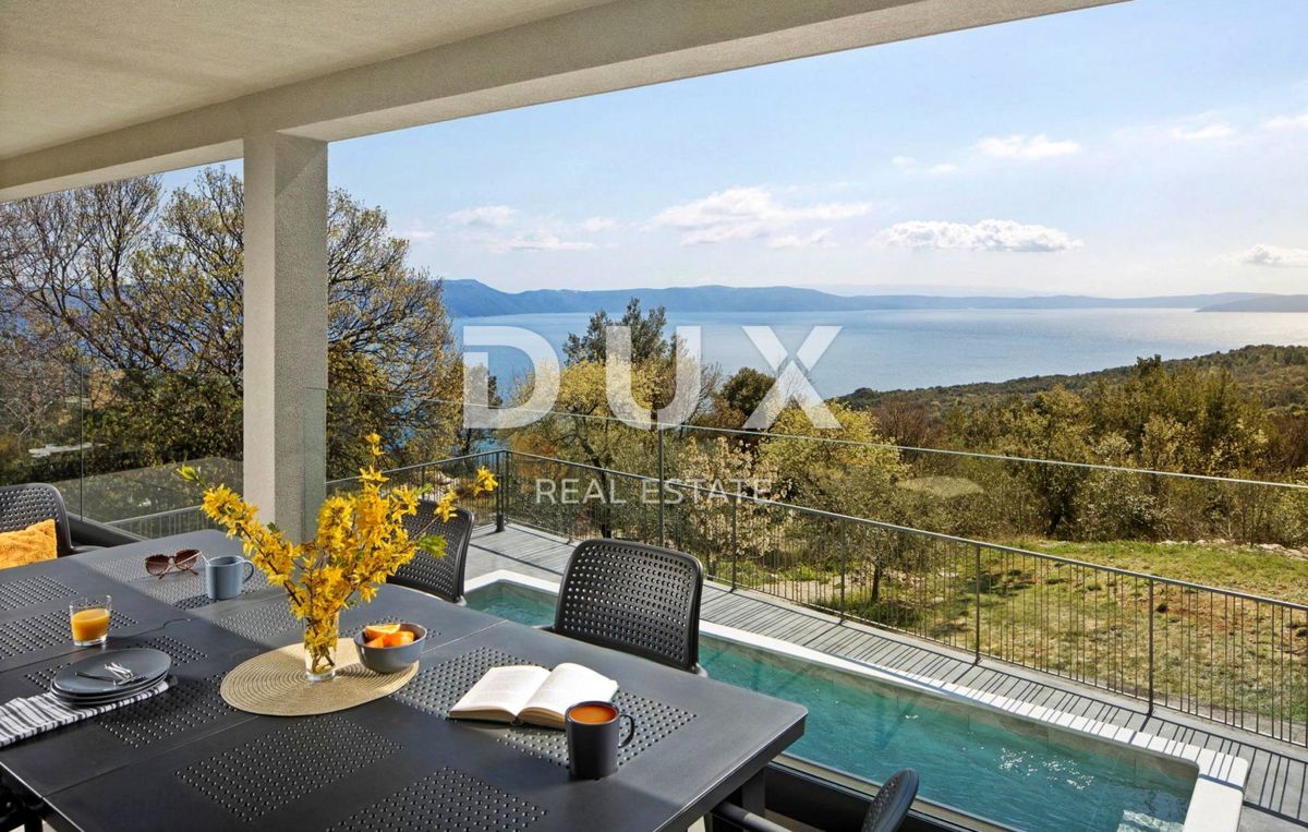 ISTRIA, RABAC - Casa con piscina e vista mare