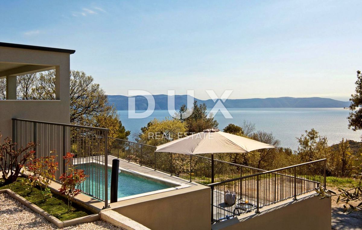ISTRIA, RABAC - Casa con piscina e vista mare