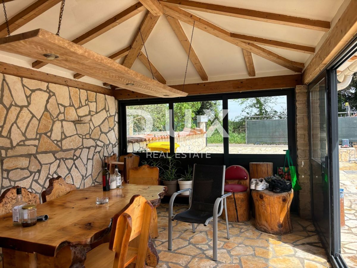 ISTRIA, MEDULIN - Casa a un piano con taverna e piscina!