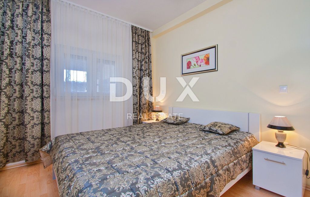 ISTRIA, POREČ (dintorni) - Casa bifamiliare con piscina