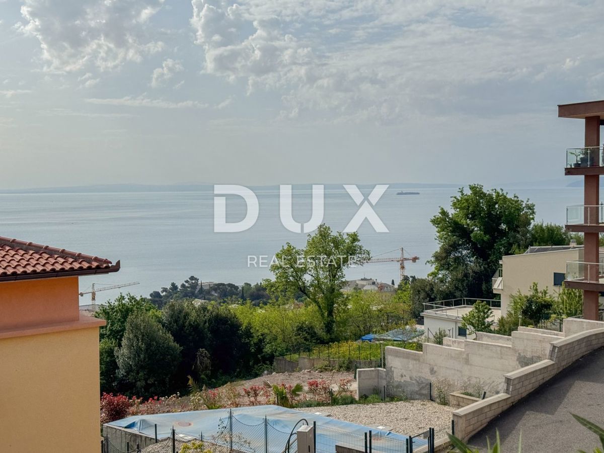 ABBAZIA, CENTRO - splendido appartamento con terrazza e posto auto in garage con fantastica vista mare, PISCINA!