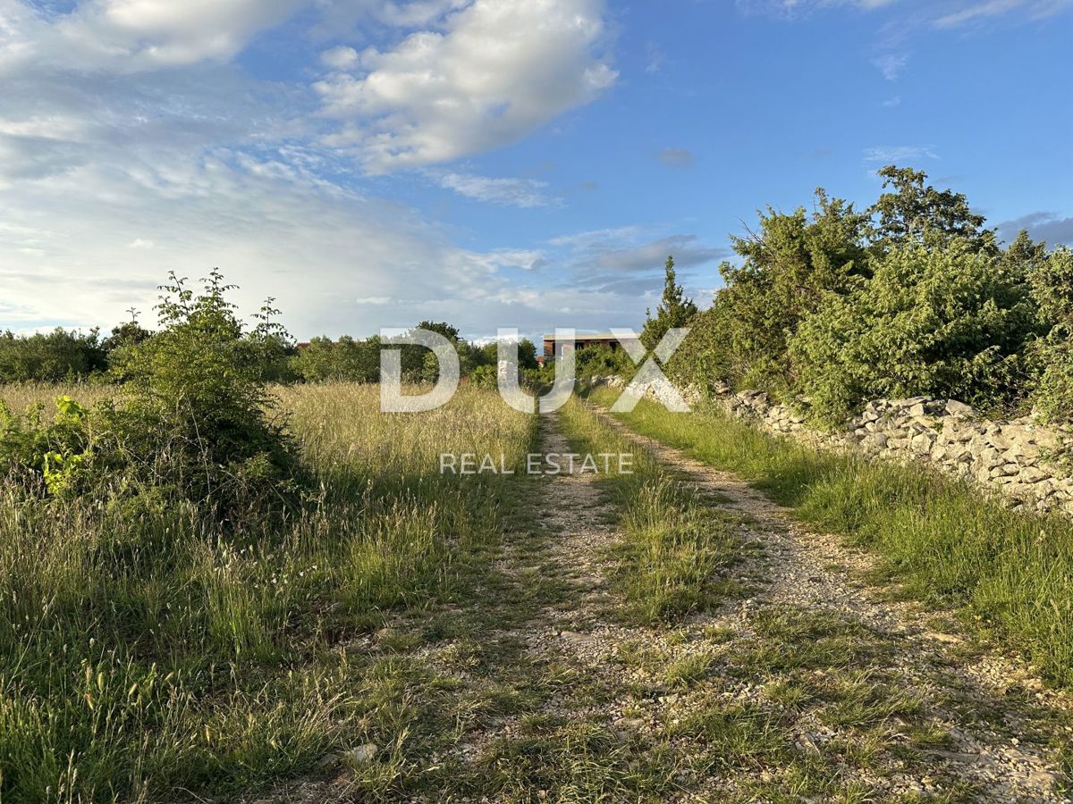 ZADAR, VRSI - Terreno edificabile in un ambiente tranquillo