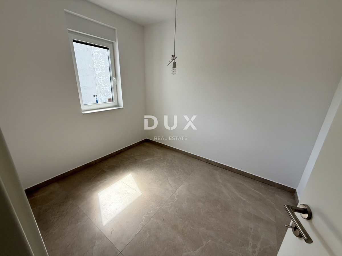 CRIKVENICA, DRAMALJ - Appartamento su due piani con piscina in un nuovo edificio a soli 300 metri dal mare!