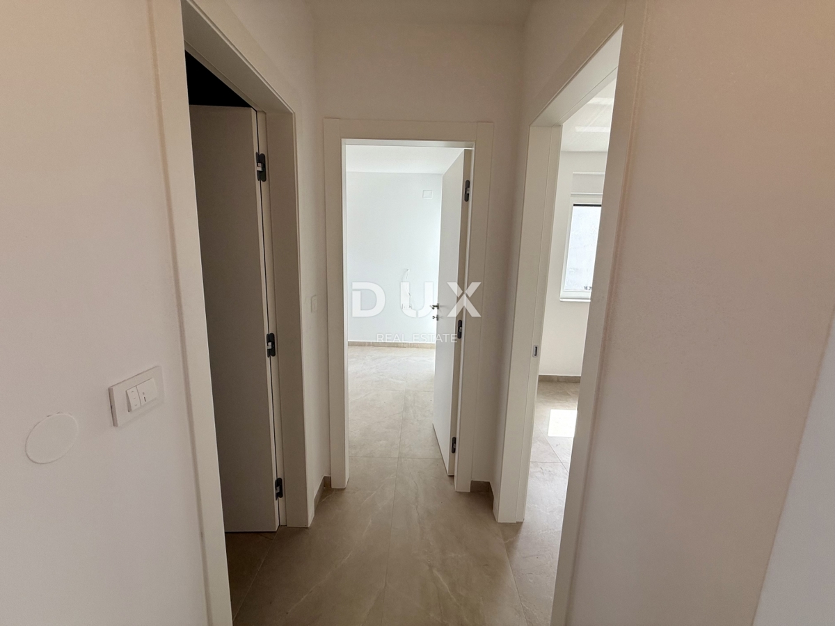 CRIKVENICA, DRAMALJ - Appartamento su due piani con piscina in un nuovo edificio a soli 300 metri dal mare!