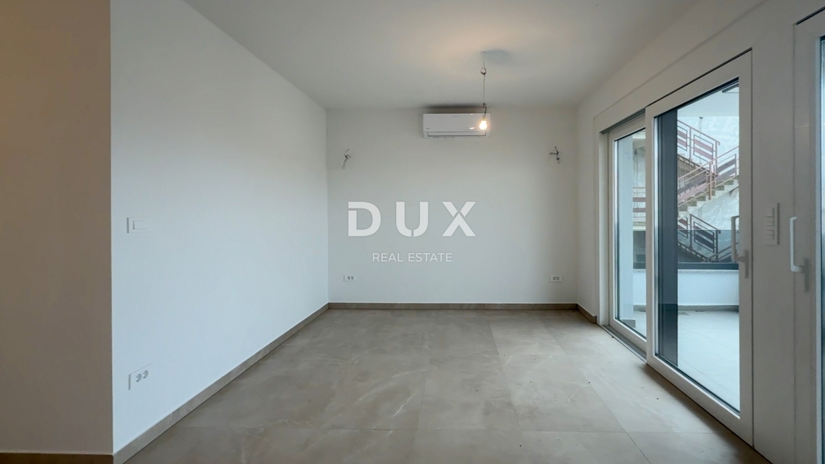 CRIKVENICA, DRAMALJ - Appartamento su due piani con piscina in un nuovo edificio a soli 300 metri dal mare!