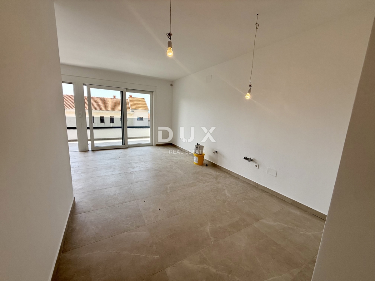 CRIKVENICA, DRAMALJ - Appartamento su due piani con piscina in un nuovo edificio a soli 300 metri dal mare!