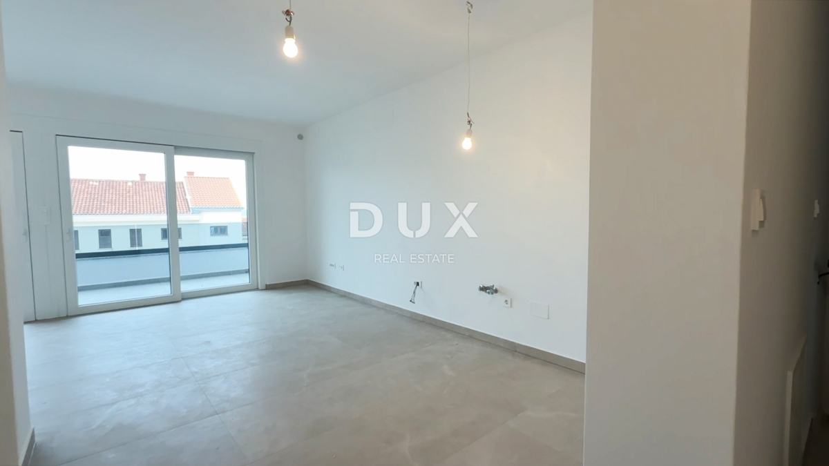 CRIKVENICA, DRAMALJ - Appartamento su due piani con piscina in un nuovo edificio a soli 300 metri dal mare!