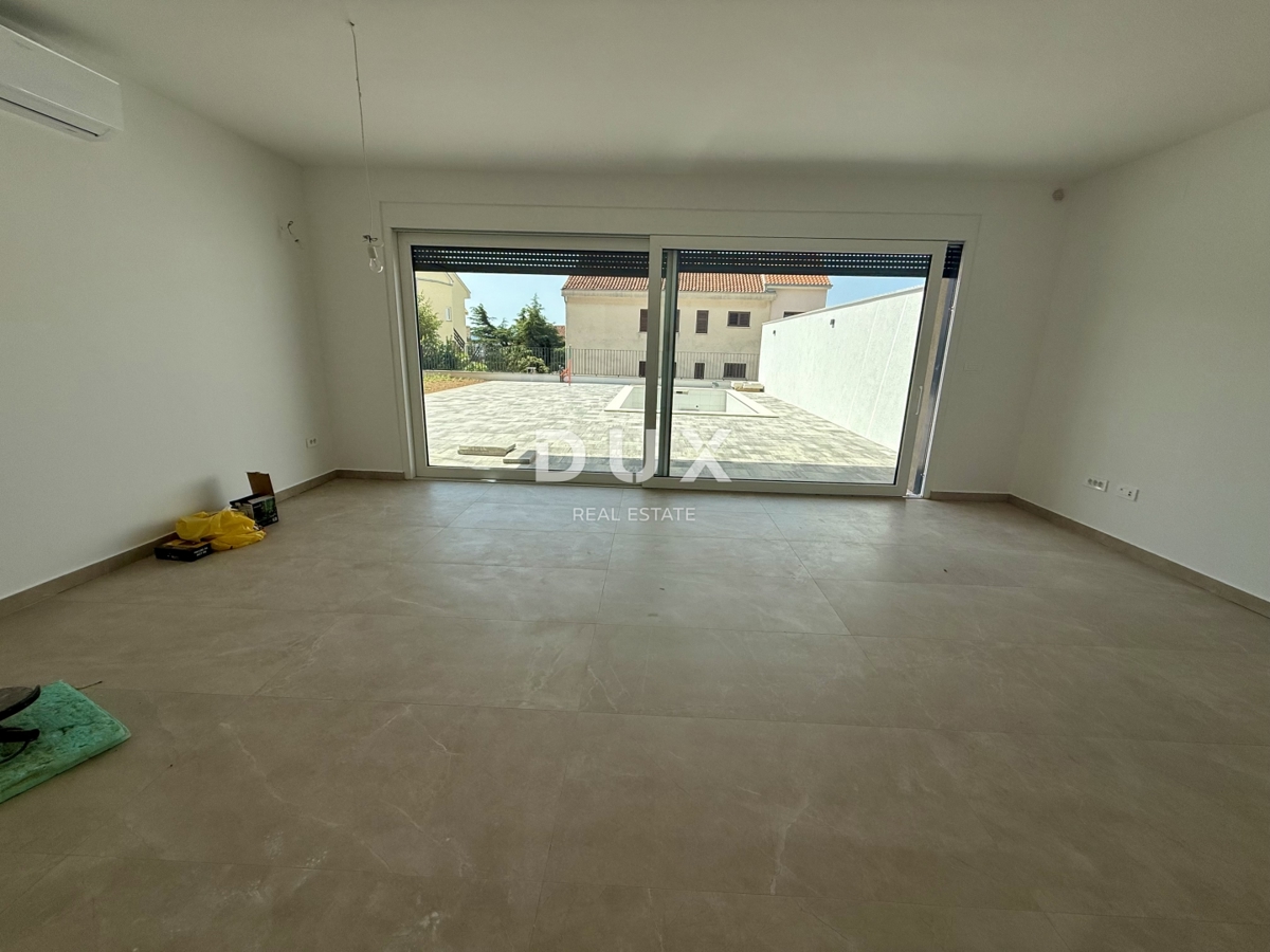 CRIKVENICA, DRAMALJ - Appartamento su due piani con piscina in un nuovo edificio a soli 300 metri dal mare!