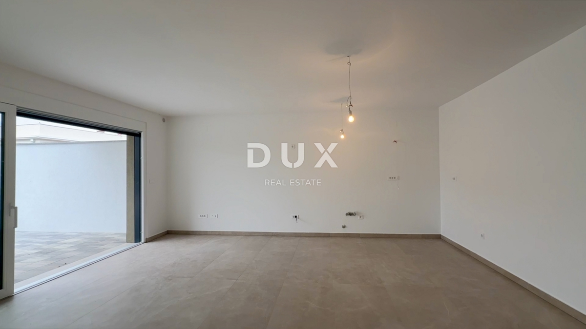 CRIKVENICA, DRAMALJ - Appartamento su due piani con piscina in un nuovo edificio a soli 300 metri dal mare!