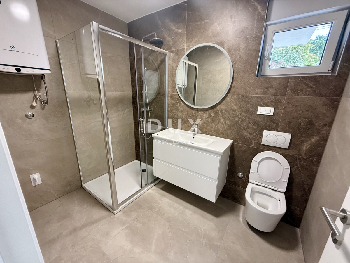 CRIKVENICA, DRAMALJ - Appartamento su due piani con piscina in un nuovo edificio a soli 300 metri dal mare!