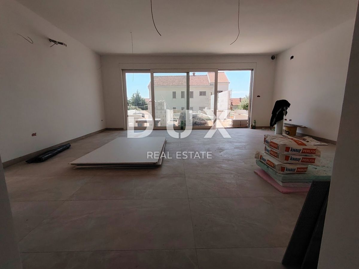CRIKVENICA, DRAMALJ - Appartamento su due piani con piscina in un nuovo edificio a soli 300 metri dal mare!