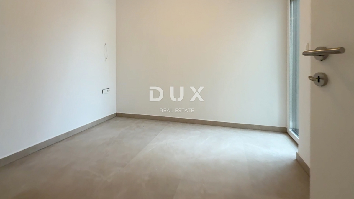 CRIKVENICA, DRAMALJ - Appartamento su due piani con piscina in un nuovo edificio a soli 300 metri dal mare!