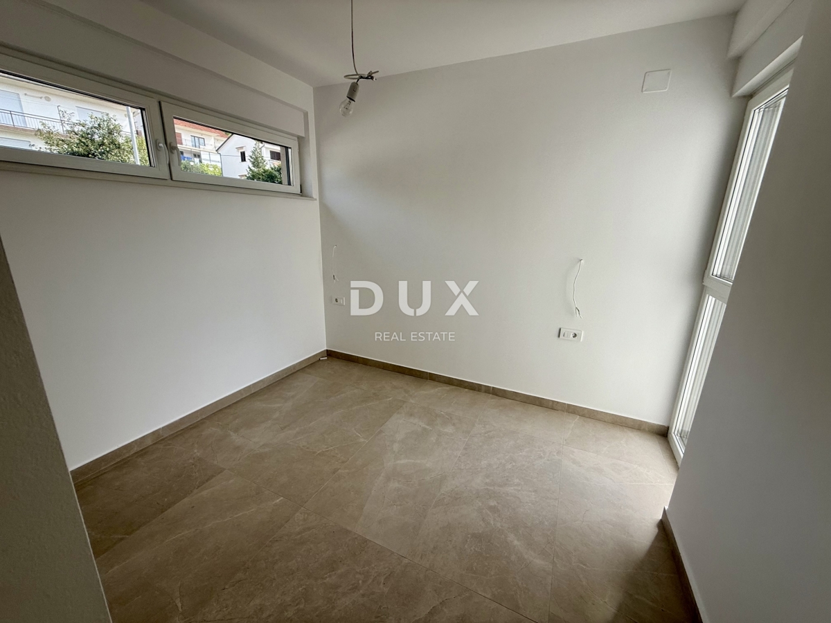 CRIKVENICA, DRAMALJ - Appartamento su due piani con piscina in un nuovo edificio a soli 300 metri dal mare!