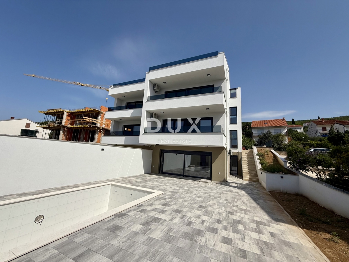 CRIKVENICA, DRAMALJ - Appartamento su due piani con piscina in un nuovo edificio a soli 300 metri dal mare!