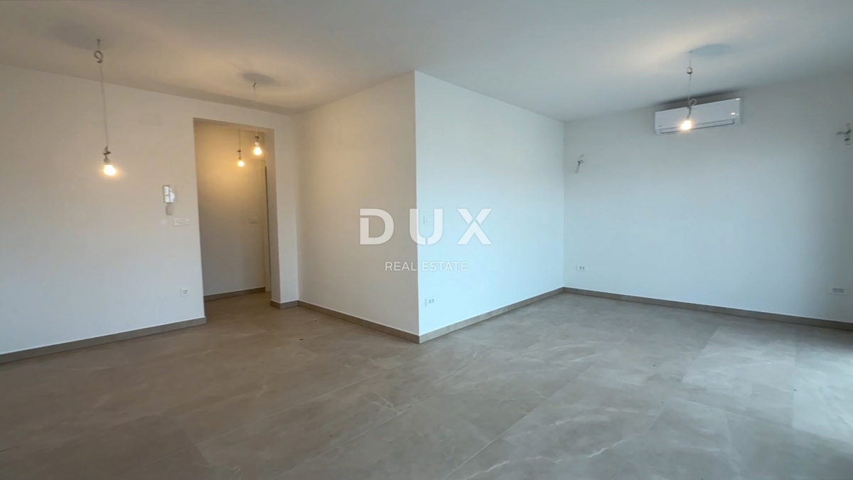 CRIKVENICA, DRAMALJ - Appartamento su due piani con piscina in un nuovo edificio a soli 300 metri dal mare!