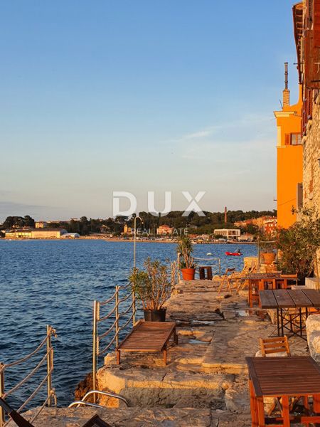 ISTRIA, ROVIGNO - Appartamento con 1 camera da letto e 1 bagno situato in prima fila sul mare con spiaggia privata