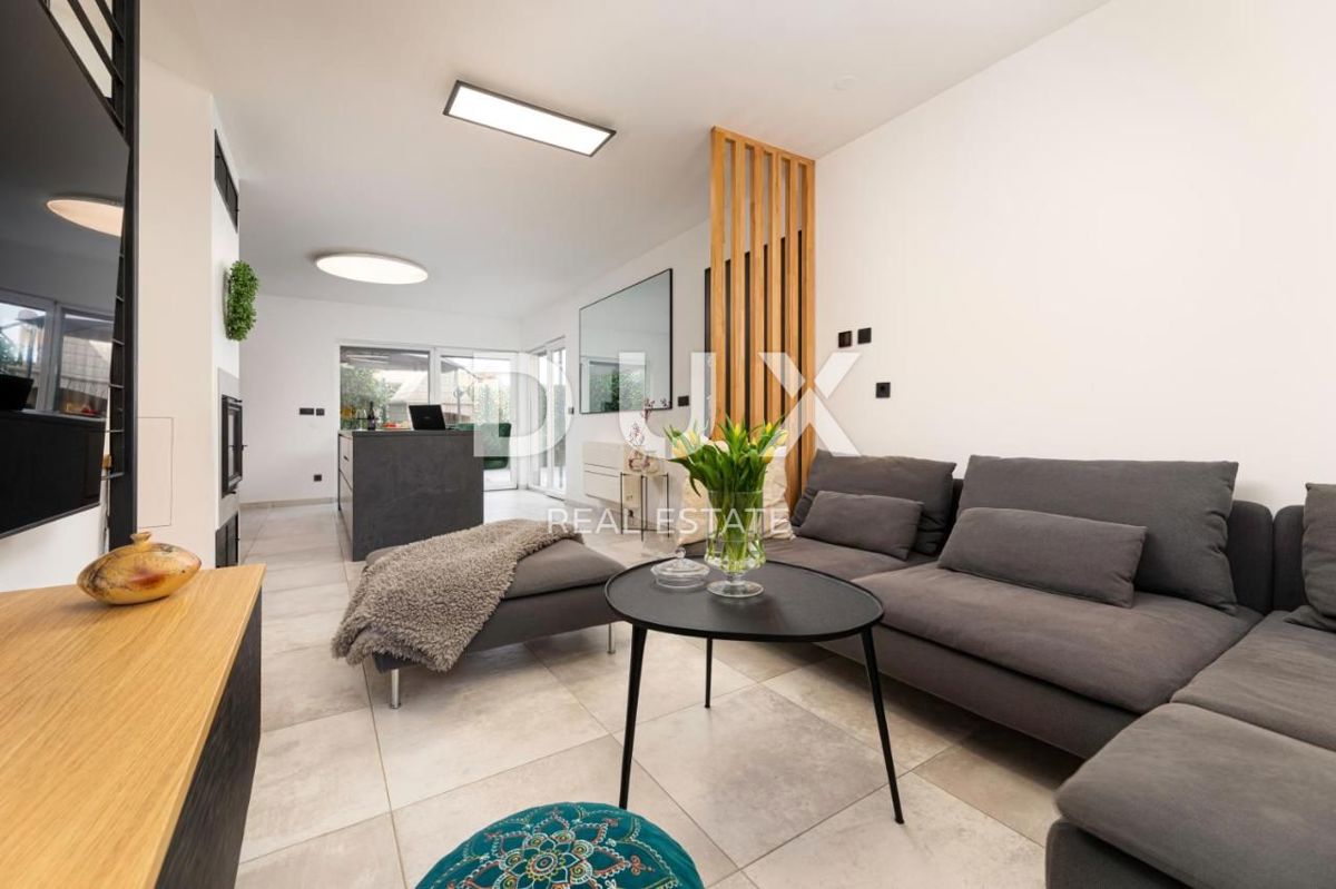 MALINSKA - Casa completamente ristrutturata su tre piani con vista mare!