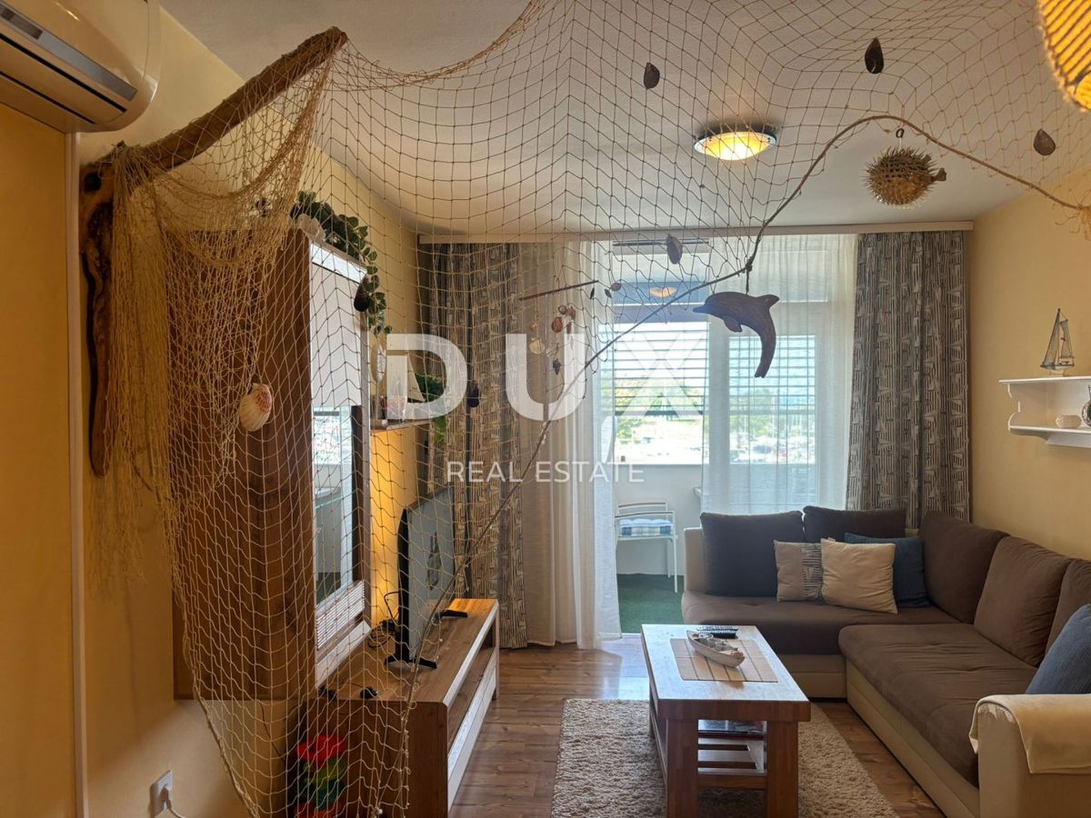 ISTRIA, PARENZO - Appartamento con due camere da letto e vista mare per sempre!