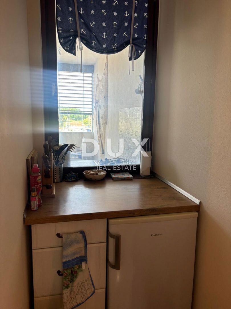 ISTRIA, PARENZO - Appartamento con due camere da letto e vista mare per sempre!