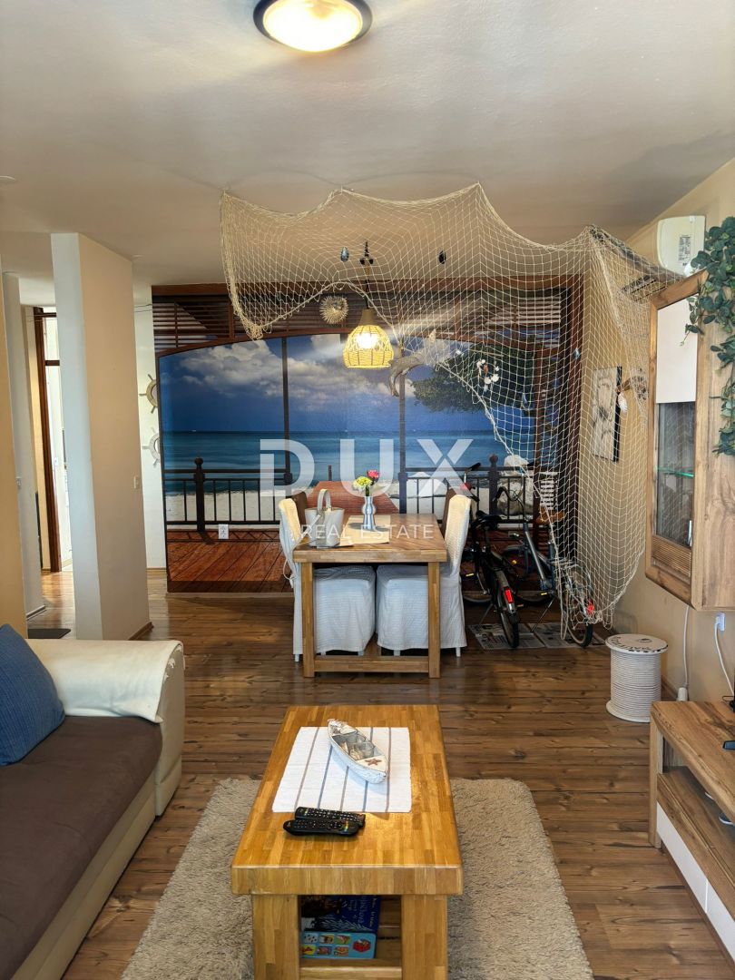 ISTRIA, PARENZO - Appartamento con due camere da letto e vista mare per sempre!